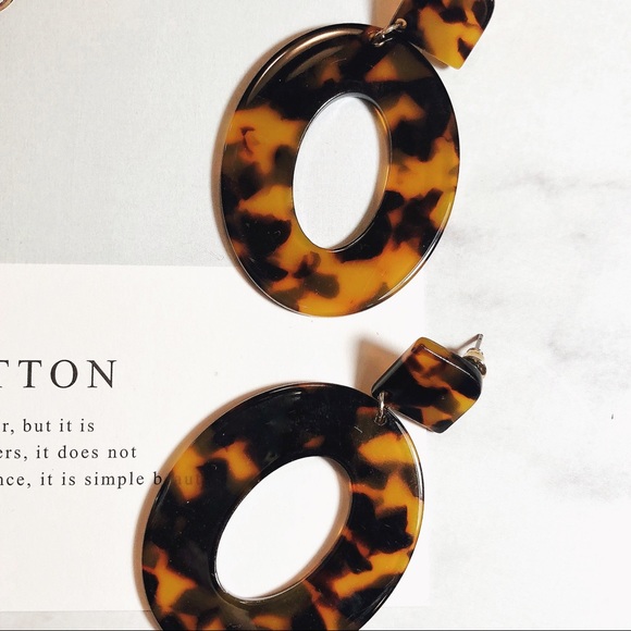 Tortoise Oval Hoop Drop Earrings - Picture 6 of 7